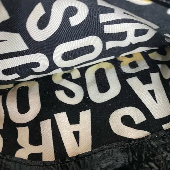 MARC JACOBS wallet. Black. Gold Hardware. Multiple compartments on both sides. - Picture 7 of 7